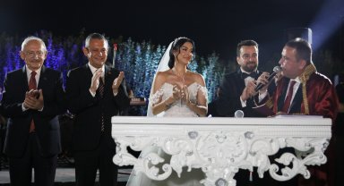 Özel ve Kılıçdaroğlu Antalya'da düğüne katılıp, nikah şahidi oldu