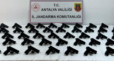 Serik'te ruhsatsız tabanca operasyonu
