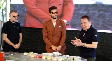 Ünlü şef sahnede coğrafi işaretli piyazı hazırladı