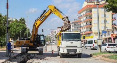 Yeniköy'de eskiyen içme suyu hattı yenileniyor