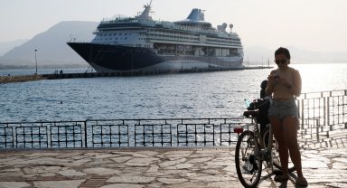 265 metrelik kruvaziyer Alanya'ya demirledi