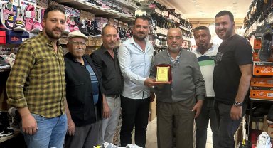 43 yıllık esnafa plaket