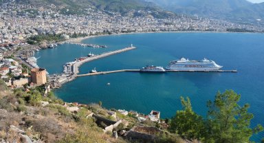 Alanya'ya 2 kruvaziyer ile 1132 turist geldi