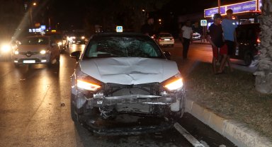 Alkollü sürücü motosikletliye çarptı; 2 yaralı