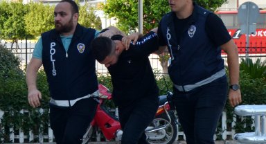 ANTALYA Eczaneden hırsızlık yapan şüpheli, kafede otururken yakalandı