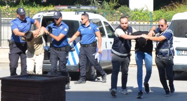 ANTALYA Polis memuruna silahlı saldırının 2 şüphelisi adliyede