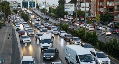 ANTALYA'da trafik kaosu büyüyor