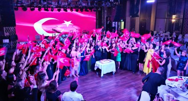 ANTGİAD'ın Cumhuriyet Balosu'nda büyük coşku