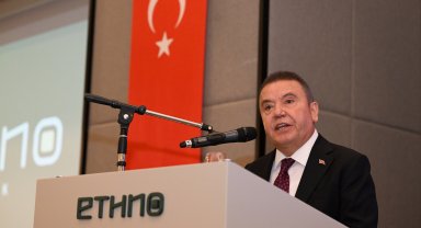 Başkan Böcek: Turizme hizmet için daha fazla pay almalıyız