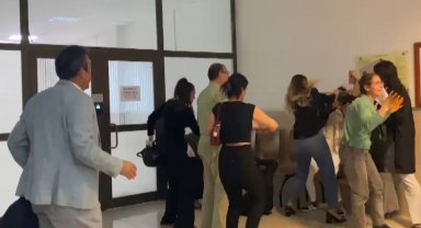 Cinayet duruşması öncesi tekmeli, yumruklu kavga