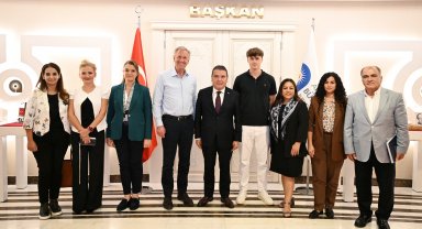 Eski Almanya Cumhurbaşkanı Wullf'tan Başkan Böcek'e ziyaret