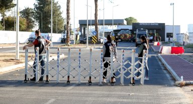 Galatasaray, yoğun güvenlik önlemleri altında Antalya'ya ulaştı