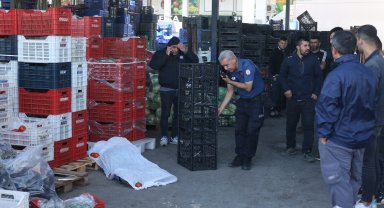 Halde hayatını kaybetti, etrafı domates kasalarıyla kapatıldı