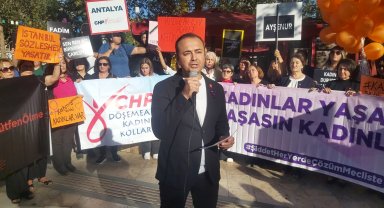 Kadın ve çocuk cinayetlerine balonlu protesto
