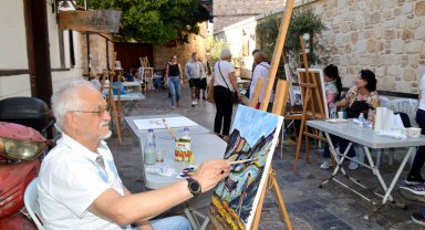 Kaleiçi sokakları sanat dolu