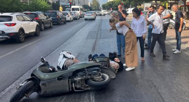 Kazada yaralanan 2 kişiye, nöbetten çıkan doktor müdahale etti