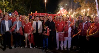 Kemer'de fener alayı ve Selda Bağcan konseri