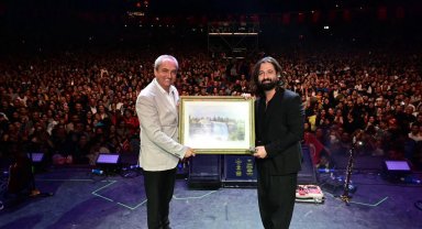 Kepez'in ilk Cumhuriyet Bayramı konserinde Koray Avcı rüzgarı