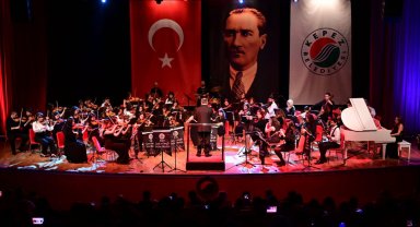 Kepez'in senfoni orkestrasından Cumhuriyetin 101'inci yılına özel konser