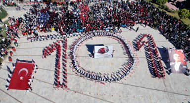 Korkuteli Cumhuriyet Bayramı'nı coşkuyla kutladı