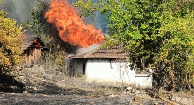 Kumluca'da orman yangını
