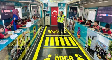 Mobil Trafik Eğitim TIR'ında farkındalık eğitimi