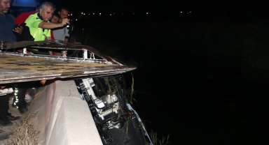 Motosikletiyle kanala uçtu