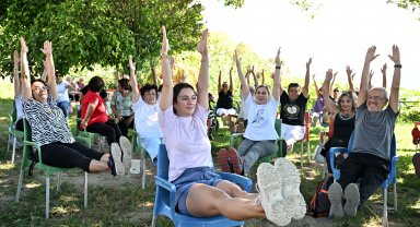 Muratpaşa'dan yaşlılar için yoga etkinliği