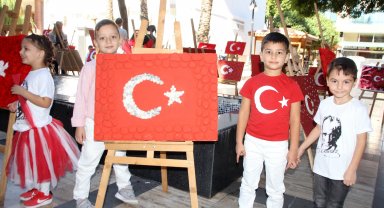 Öğrencilerden bayrak sergisi