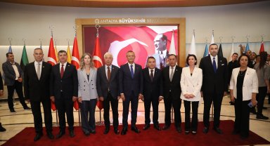 Özgür Özel: Netanyahu'nun hep birlikte alnını karışlarız