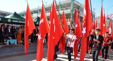 Serik'te coşkulu 29 Ekim kutlaması