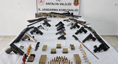 Serik'te ruhsatsız silah operasyonu
