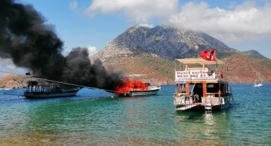Tur teknesi yandı