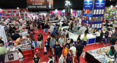 14. Antalya Kitap Fuarı'na ziyaretçi akını