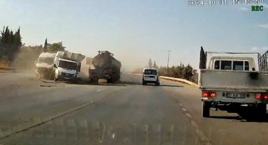 3 kişinin yaralandığı zincirleme kaza araç kamerasında