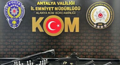 Alanya'da silah operasyonu