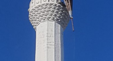 Antalya'da fırtına ağaçları devirdi, seraları yıktı