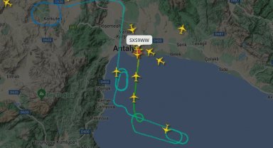 Antalya'da fırtına; havada tur atan uçaklar havalimanına inemedi