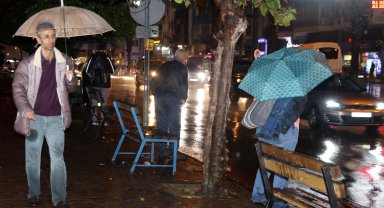 Antalya'da yağmur hayatı olumsuz etkiledi