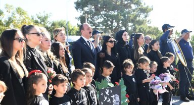 Başkan Kotan, Ata'yı çocuklarla birlikte andı