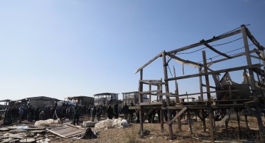 Çardakların sahipleri direndi, yılan hikayesine dönen yıkım yine ertelendi