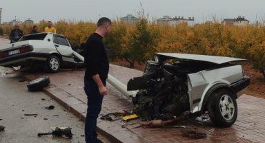 Direğe çarpan otomobil ikiye bölündü: 1 yaralı