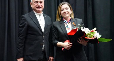 Geyikçi: Kadınlar el üzerinde tutulmalı