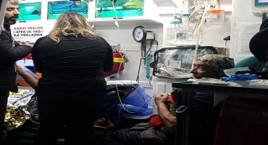 Karda mahsur kalan çifti AFAD ekipleri kurtardı