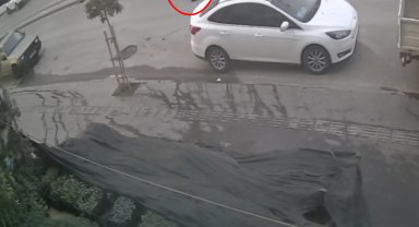 Maskeli saldırganın iş yerine pompalı tüfekle ateş açtığı anlar kamerada