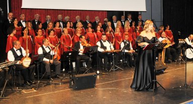 Müzeyyen Senar şarkılarıyla anıldı