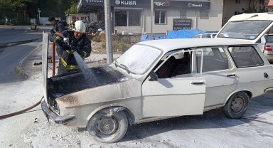 Otomobil seyir halinde alev alev yandı