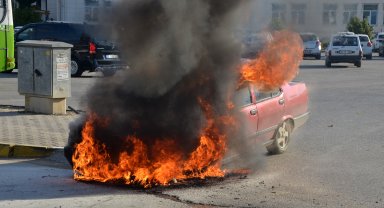 Otomobili yanan sürücü: Bir anda duman oldu, hemen indim