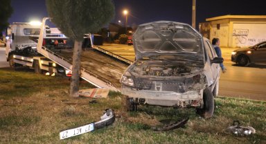 Refüje çıkan otomobilin sürücüsü yaralandı