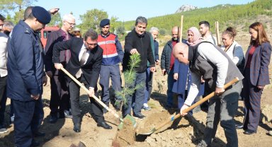 Serik'te fidanlar toprakla buluştu